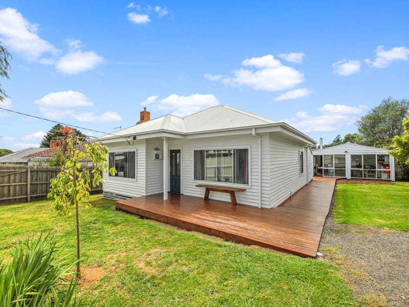 11 WILLIAMSON STREET, Drouin, Vic 3818 Property Details