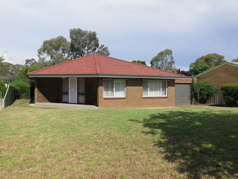 9 Canola Place, Estella, NSW 2650