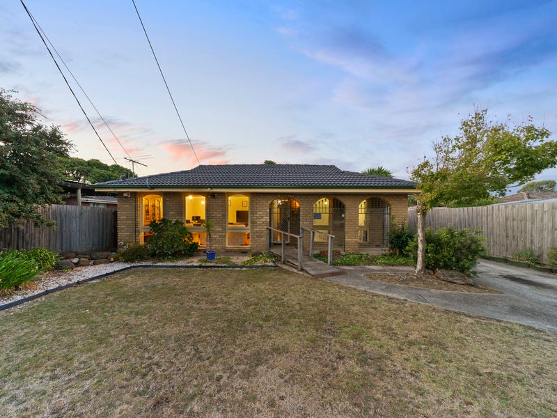 17 Clairmont Avenue, Cranbourne, VIC 3977