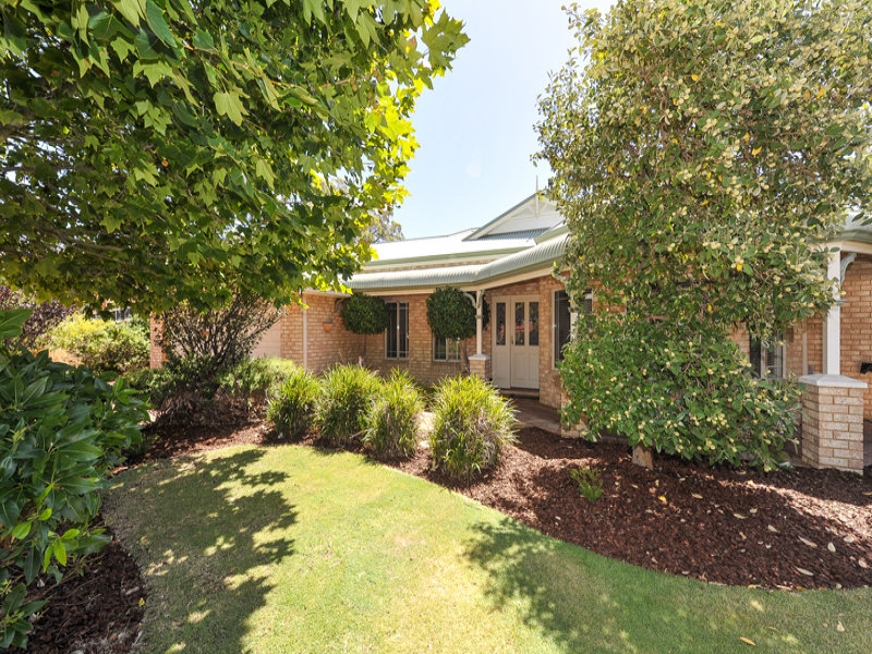 8 Hayworth Rise, Woodvale, WA 6026
