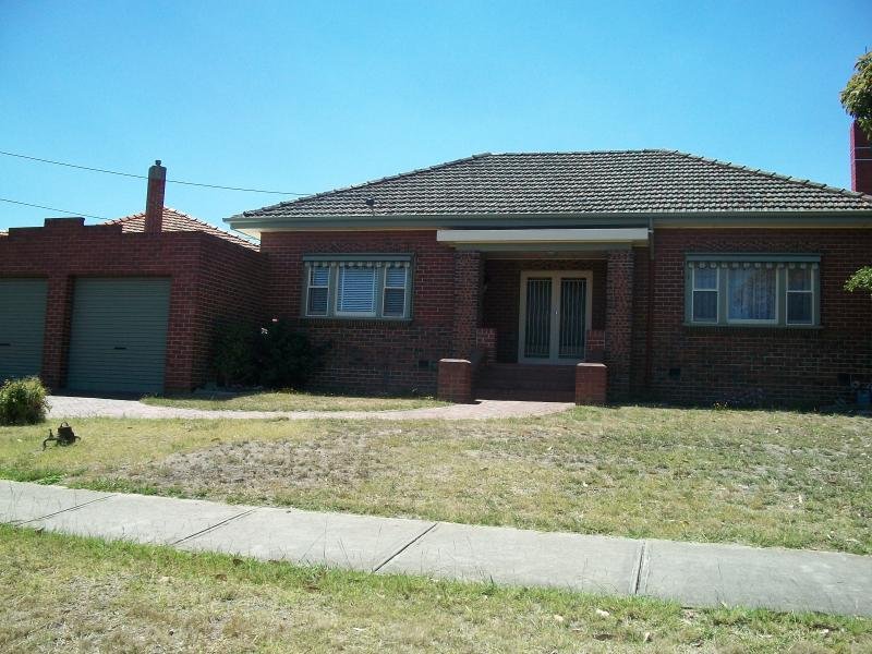 16 Bruce Street, Strathmore, VIC 3041