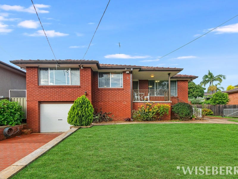 5 Whitemore Avenue, Hall, NSW 2198