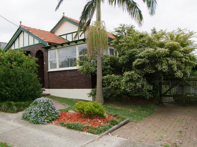 102 Glenfarne Street, Bexley, NSW 2207 Property Details