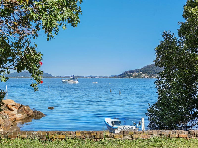 21 Noonan Point Avenue, Point Clare, NSW 2250