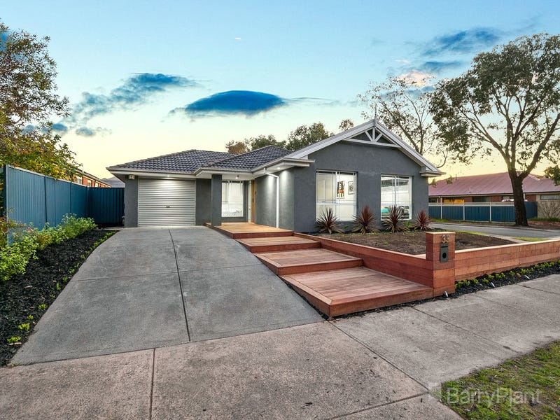33 The Parkway, Pakenham, Vic 3810 Property Details