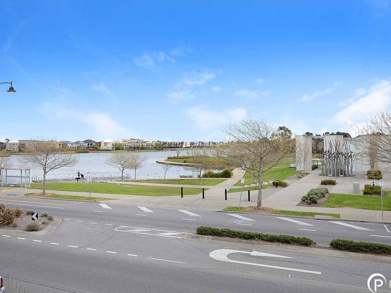 45 Lakeside Boulevard, Pakenham, Vic 3810 Property Details