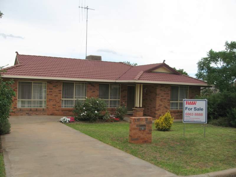 17 Ebelina Cres, Parkes, NSW 2870