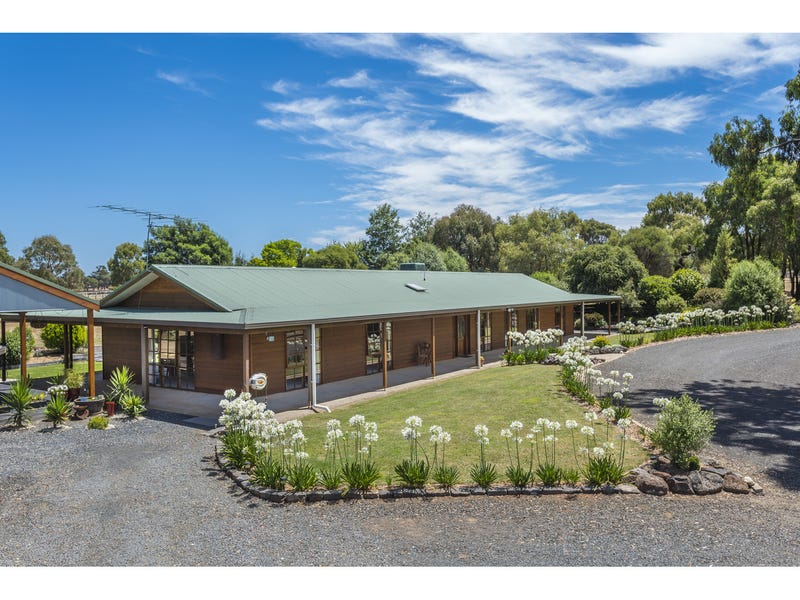 83 Woodvale Crescent, Lancefield, Vic 3435 Property Details