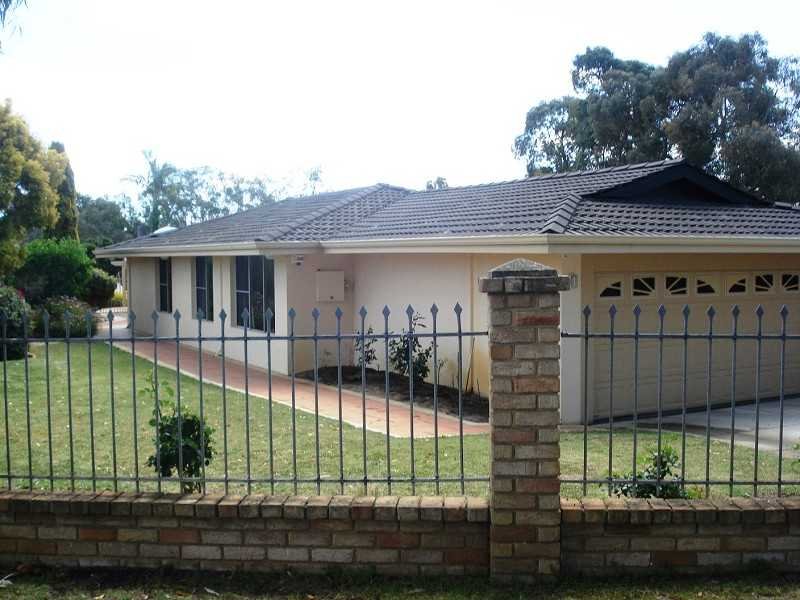 20 Coomer Elbow, South Guildford WA 6055 - House For Rent - $680