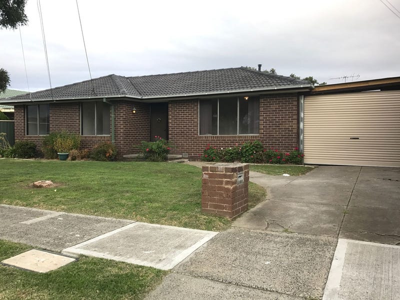 10 Wolverton Drive, Gladstone Park, VIC 3043