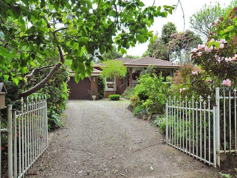 4 Dickens Road, Olinda, VIC 3788