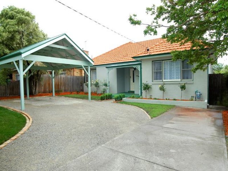 8 Roland Avenue, Strathmore, VIC 3041