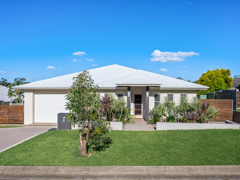 4 Aristotle Avenue, Augustine Heights, QLD 4300