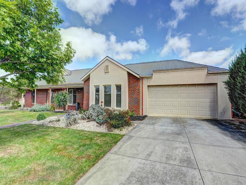 74 Lake Gardens Avenue, Lake Gardens, VIC 3355