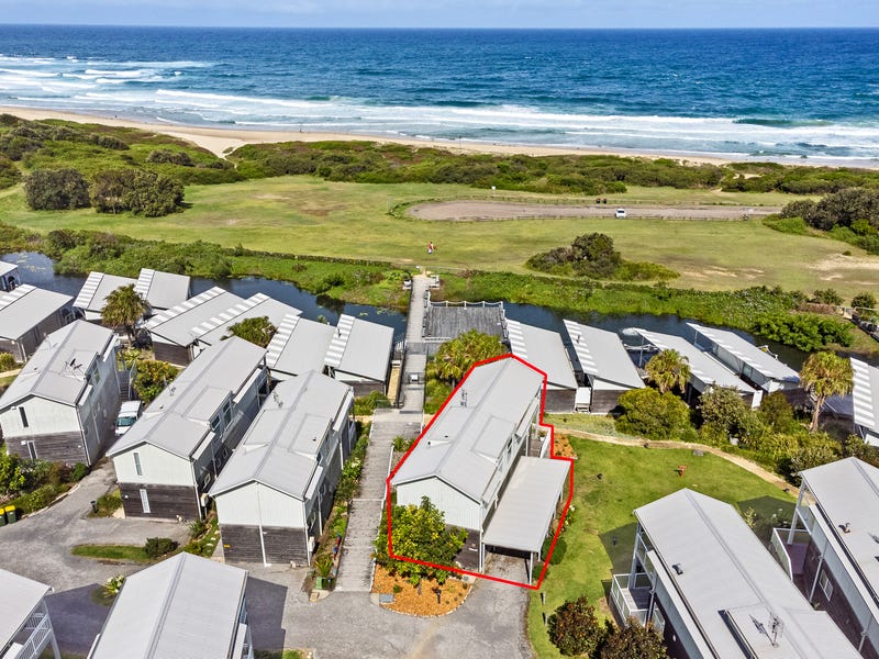 12 Beachside Drive, Caves Beach, NSW 2281