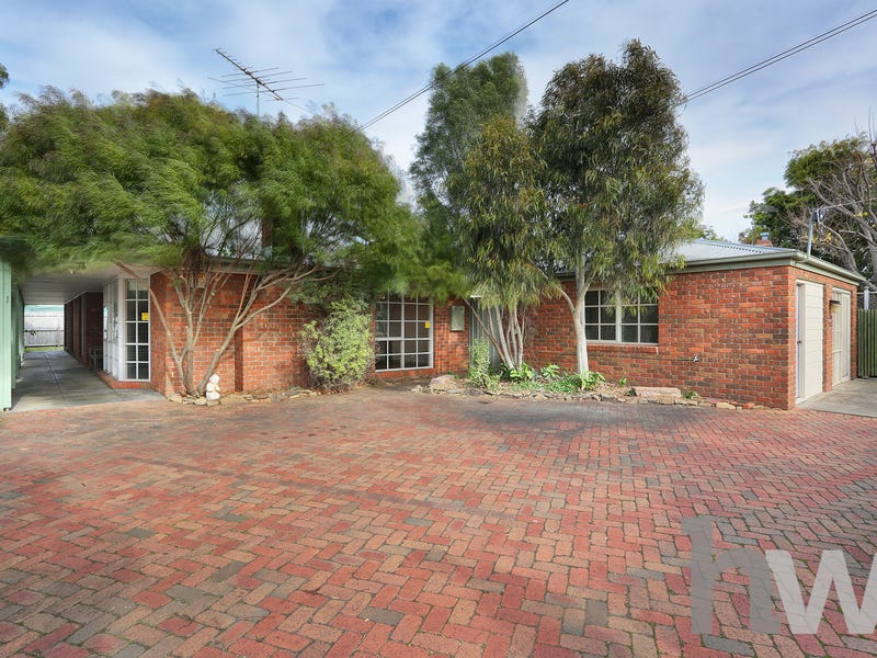 1 Oberon Drive, Belmont, Vic 3216 Property Details