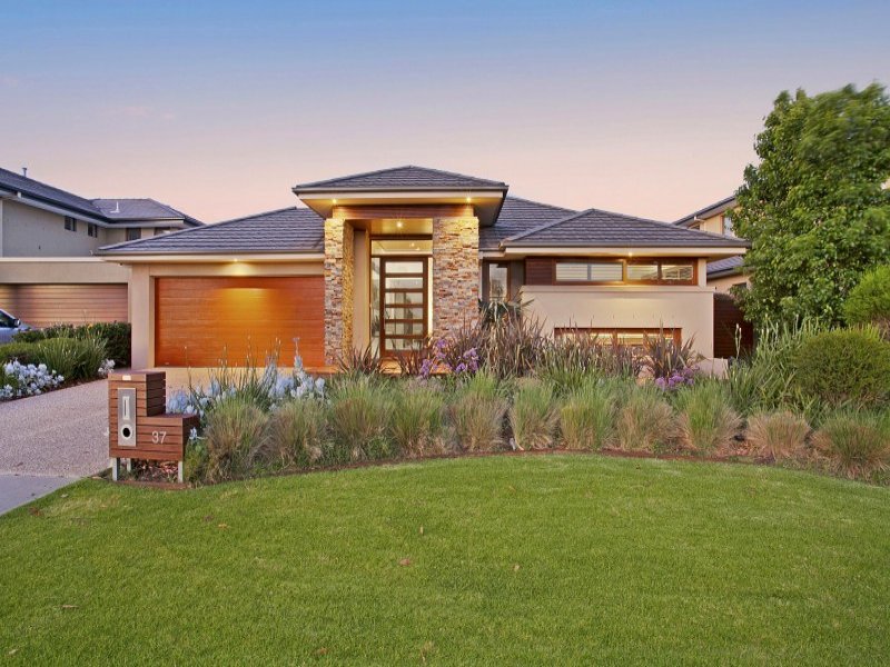 37 Waterside Drive, Waterways, VIC 3195