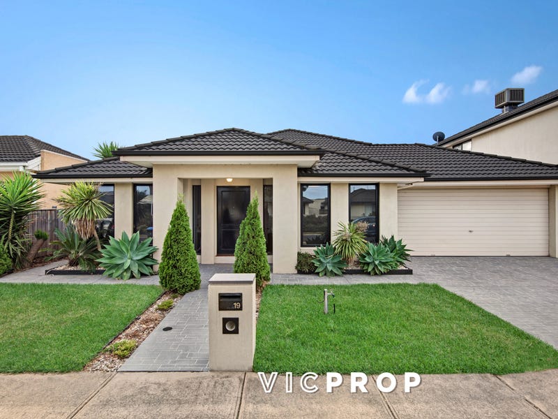 19 River Walk Drive, Point Cook, VIC 3030 - realestate.com.au