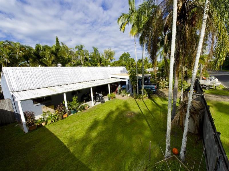 38 Bamboo Street, Holloways Beach, QLD 4878