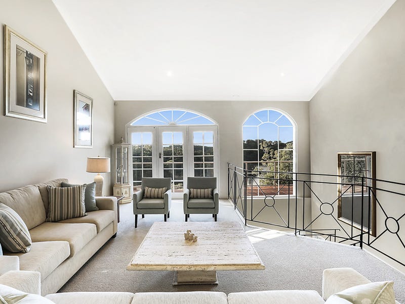 90 Moons Avenue, Lugarno, NSW 2210