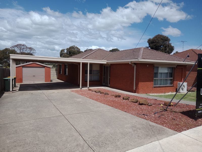 18 Burleigh Drive, Grovedale, VIC 3216