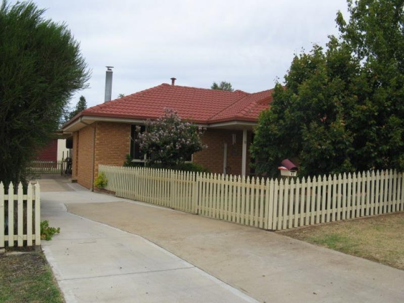 87 Lockhart Street, Adelong, NSW 2729 Property Details
