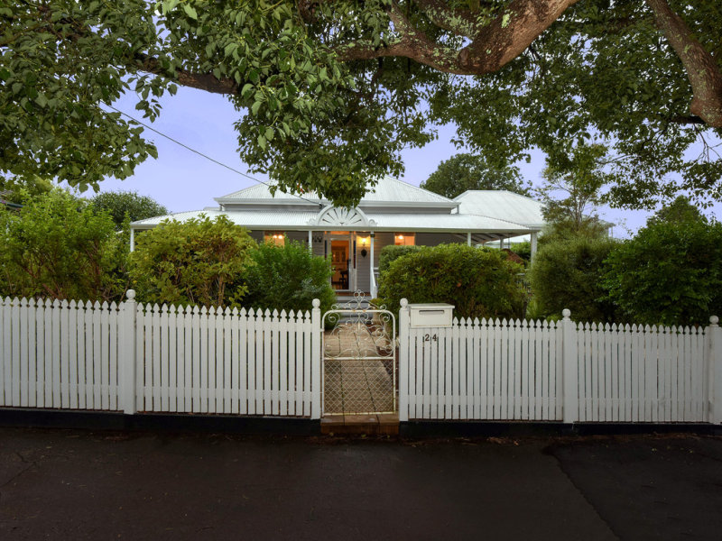24 Arthur Street, East Toowoomba, QLD 4350