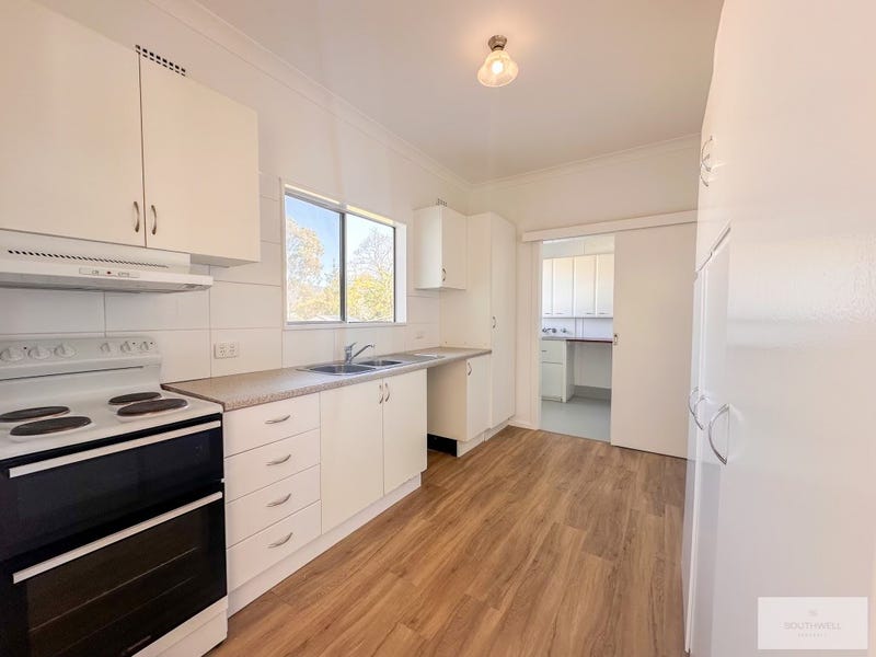 24 Denman Avenue, Kootingal, NSW 2352 House for Rent