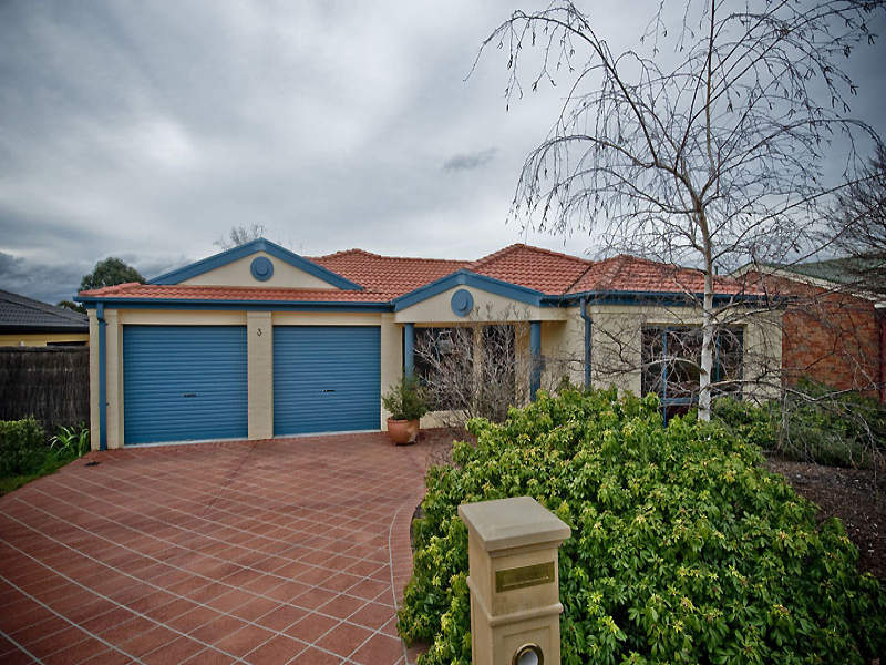 3 Thomas Royal Gardens, Queanbeyan, NSW 2620 Property Details