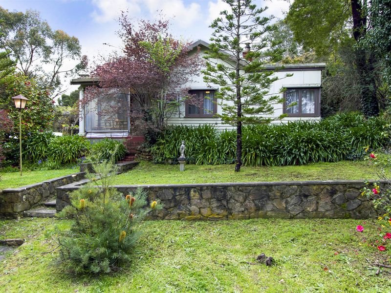 18 Honeysuckle Grove, Bridgewater, SA 5155 Property Details