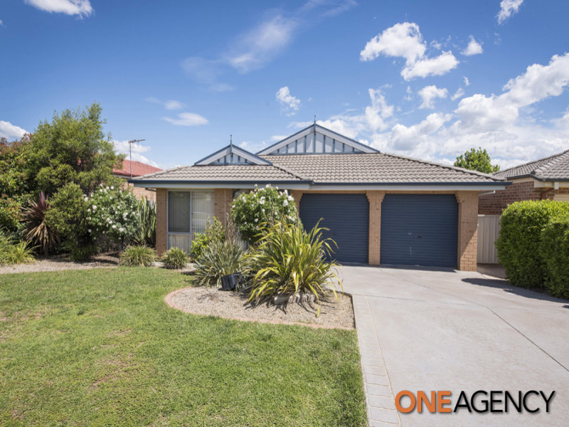 41 Thomas Royal Gardens, Queanbeyan East, NSW 2620