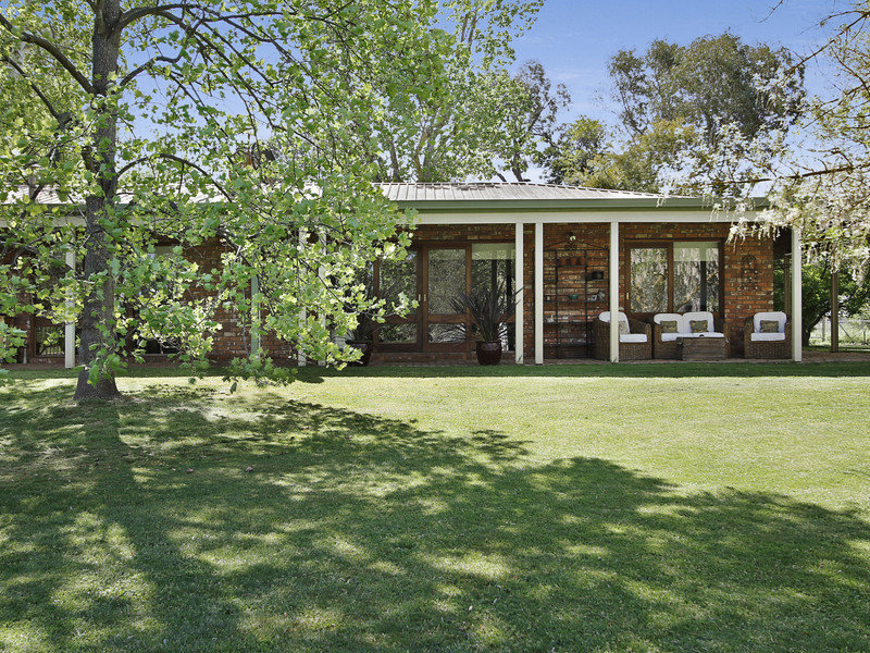 15 Grant Drive, Benalla, Vic 3672 Property Details