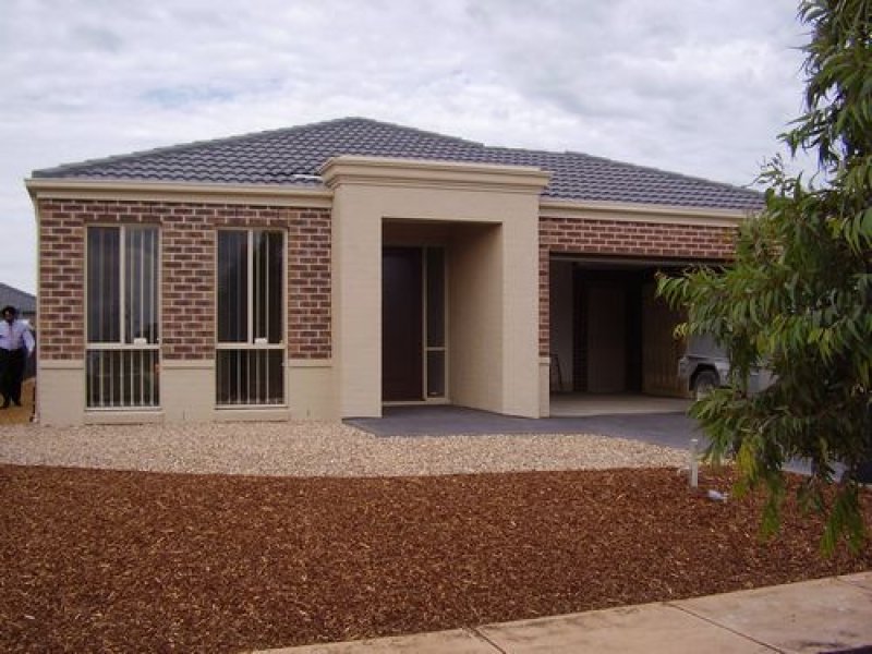 25 Whitlam Green, Point Cook, VIC 3030