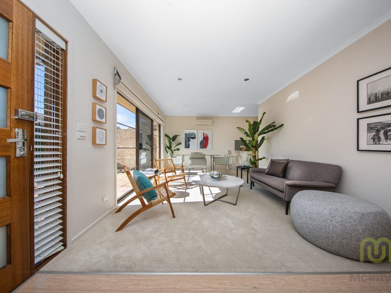 2/11 Mathieson Crescent, Weetangera, ACT 2614 Property Details
