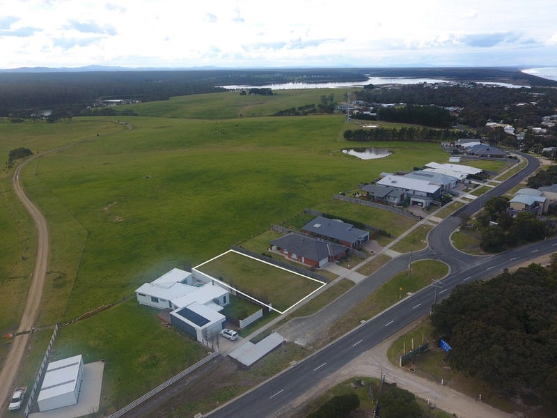 3 Bream Road, Lake Tyers Beach, VIC 3909