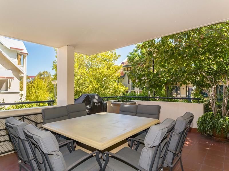 2/6062 Henry Lawson Walk, East Perth, WA 6004