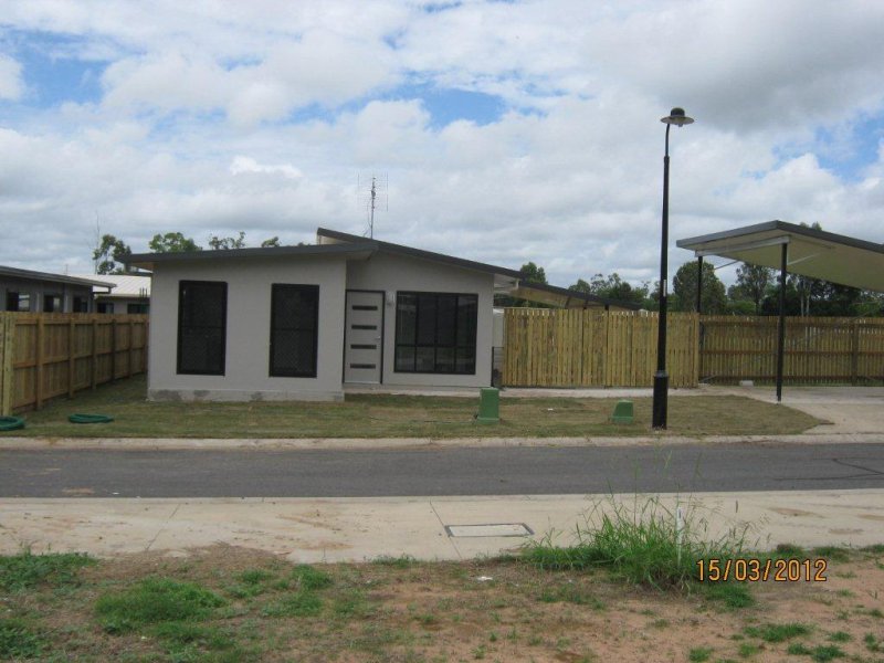 14 Centenary Drive S, Middlemount, QLD 4746