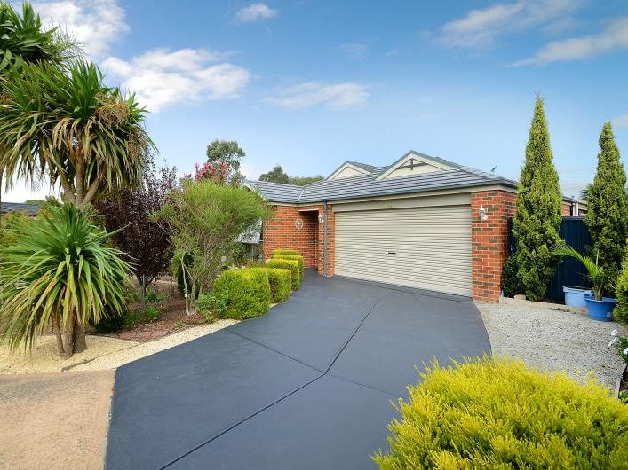 88 Shearwater Drive, Pakenham, Vic 3810 Property Details