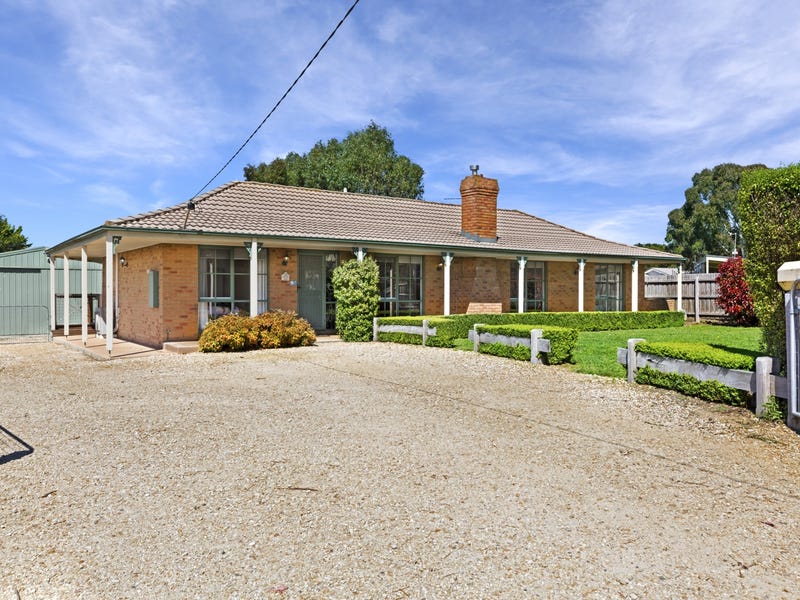 2 Ewing Drive, Romsey, Vic 3434 Property Details