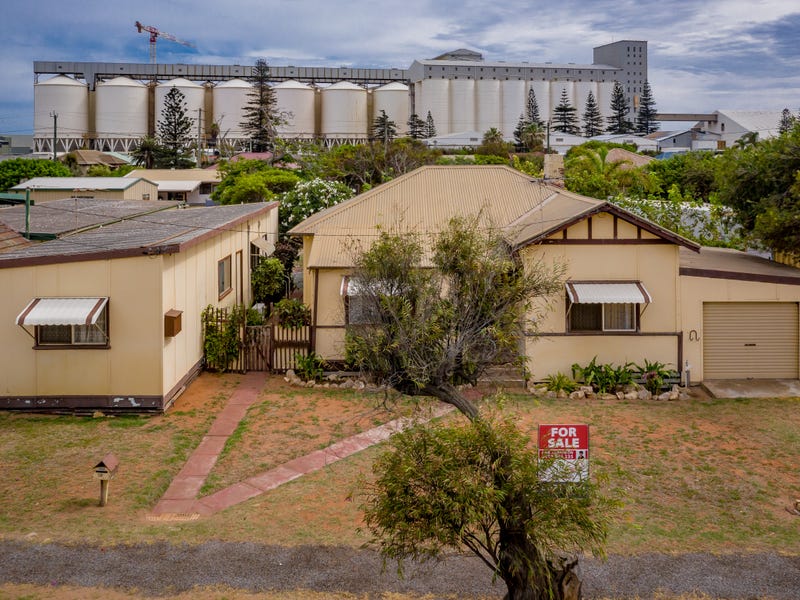 28 Conway Street, Beachlands, WA 6530 Property Details