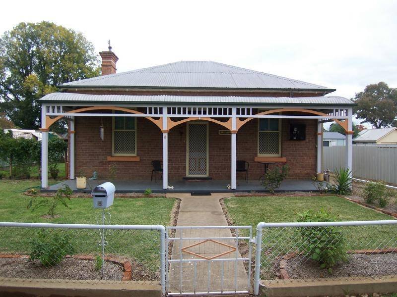 6 Justin Street, Cootamundra, NSW 2590 Property Details