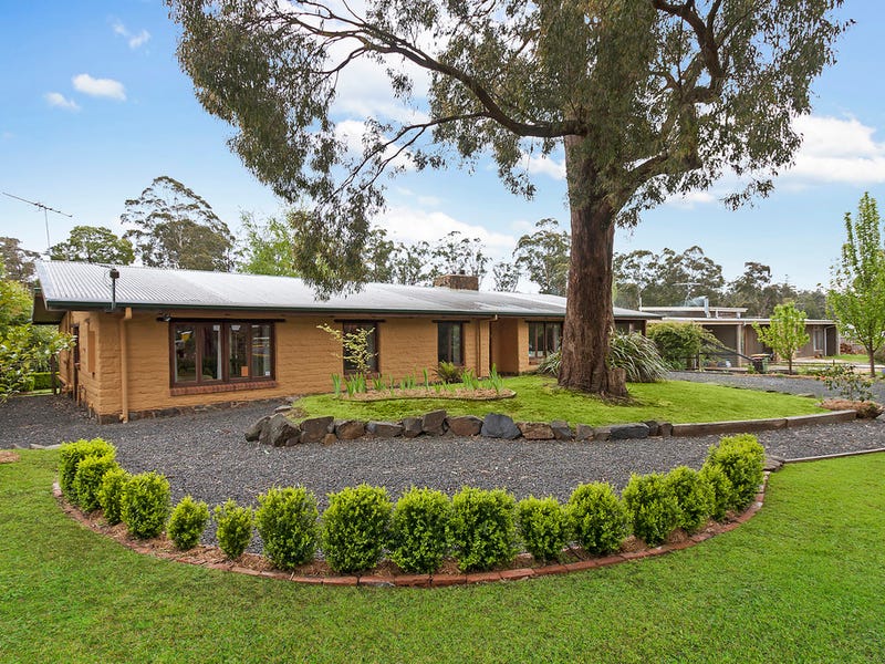 15 ROBERTSON ROAD, Kinglake, Vic 3763 Property Details