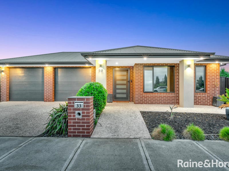 33 Ellscott Boulevard, Mickleham, Vic 3064 Property Details