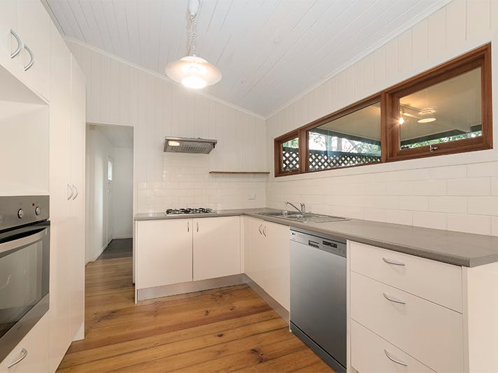 10 Love Street, Holland Park, QLD 4121