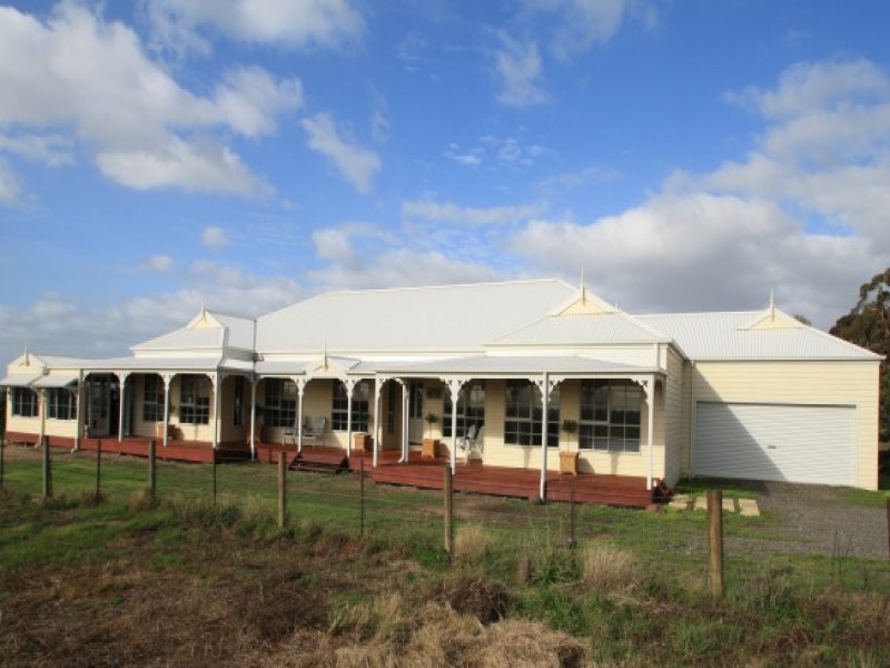 35 Redstone Hill Road, Sunbury, Vic 3429 Property Details