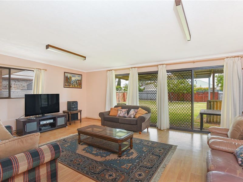 8 Pine Avenue, Victor Harbor, SA 5211