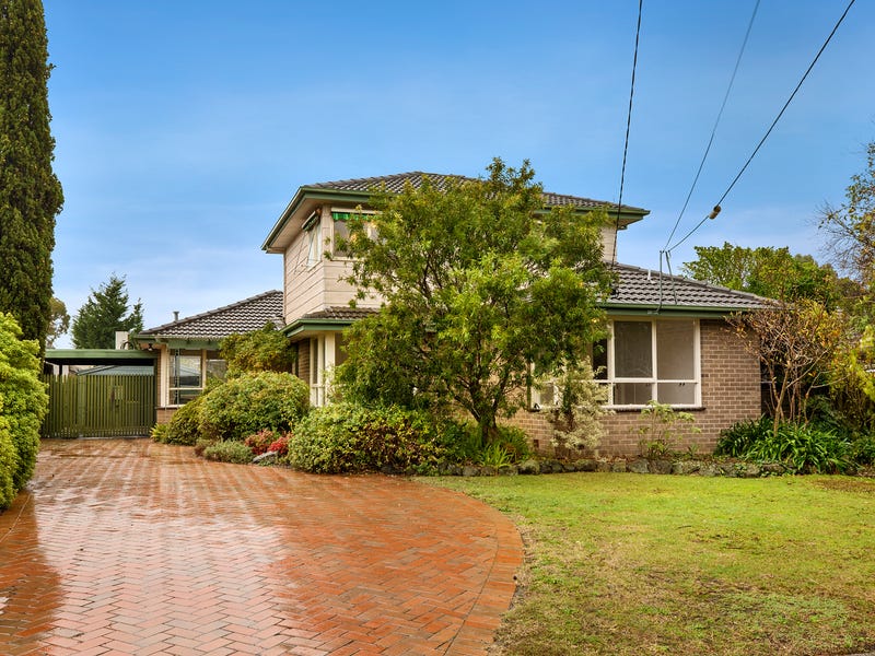 17 Blackwood Drive, Wheelers Hill, VIC 3150