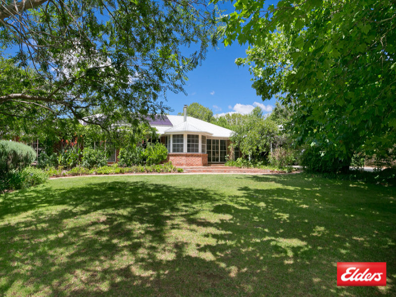 16 Rochford Road, Wallaroo, NSW 2618