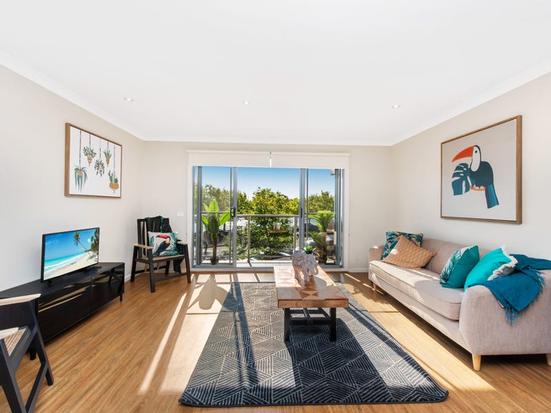 75 Lakeside Blvd, Pakenham, Vic 3810 Property Details