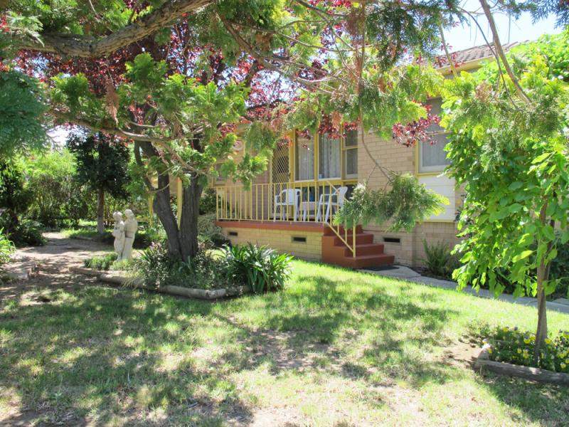 18 Tichborne Cres, Kooringal, NSW 2650 Property Details